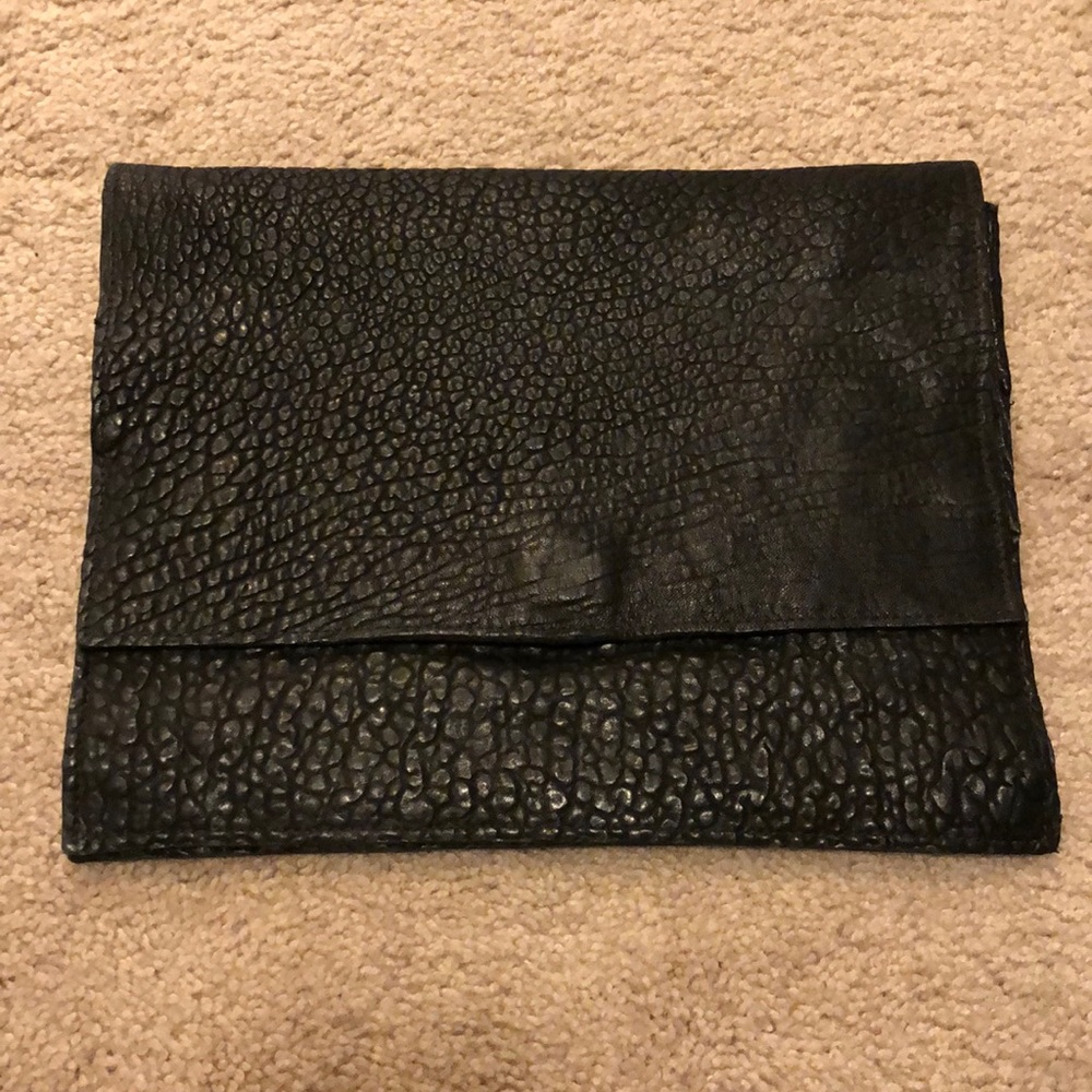 M.andonia black clutch